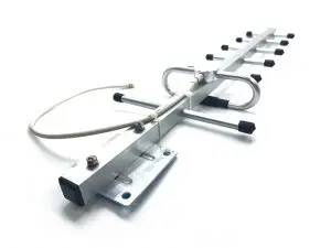 Directional high-gain antenna to increase radio range and improve radio coverage for Marvelmind indoor positioning system